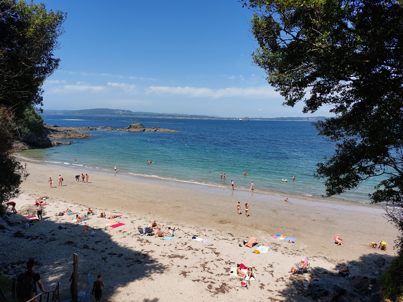 Foto di Playa de Morazon con una superficie del sabbia beige