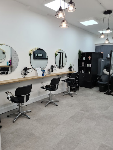 Reviews of CarraBella Hair & Beauty in Colchester - Barber shop