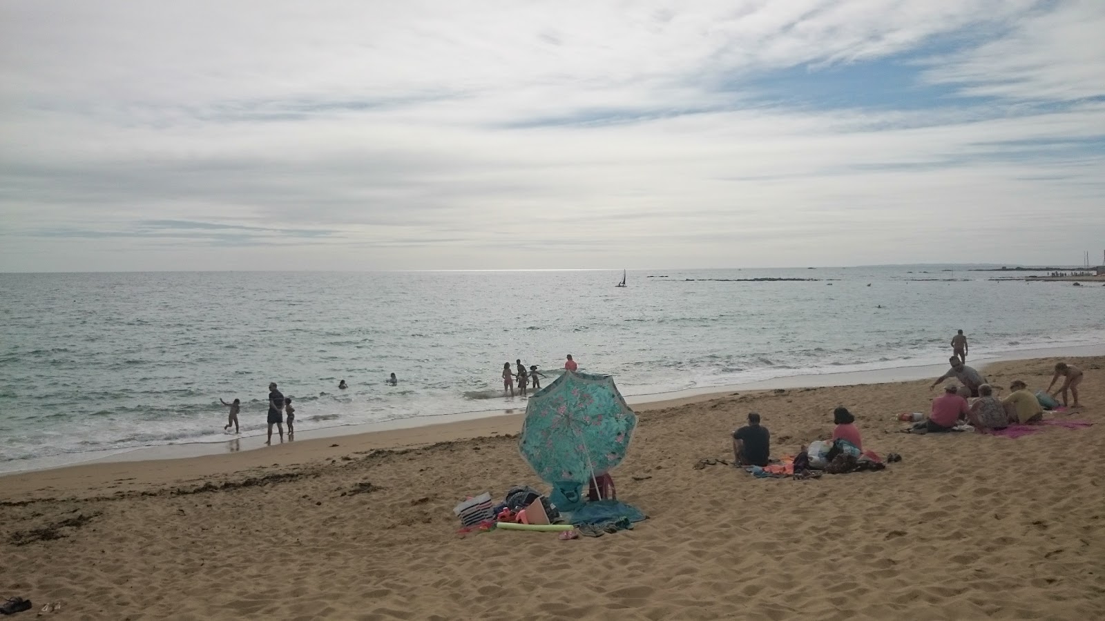 Photo de Plage de Kerouriec situé dans une zone naturelle