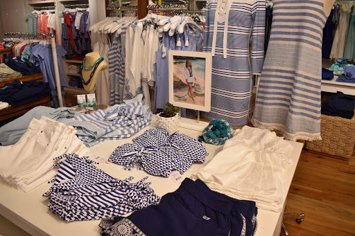 Clothing Store «Vineyard Vines», reviews and photos, 4700 Broadway St, Kansas City, MO 64112, USA