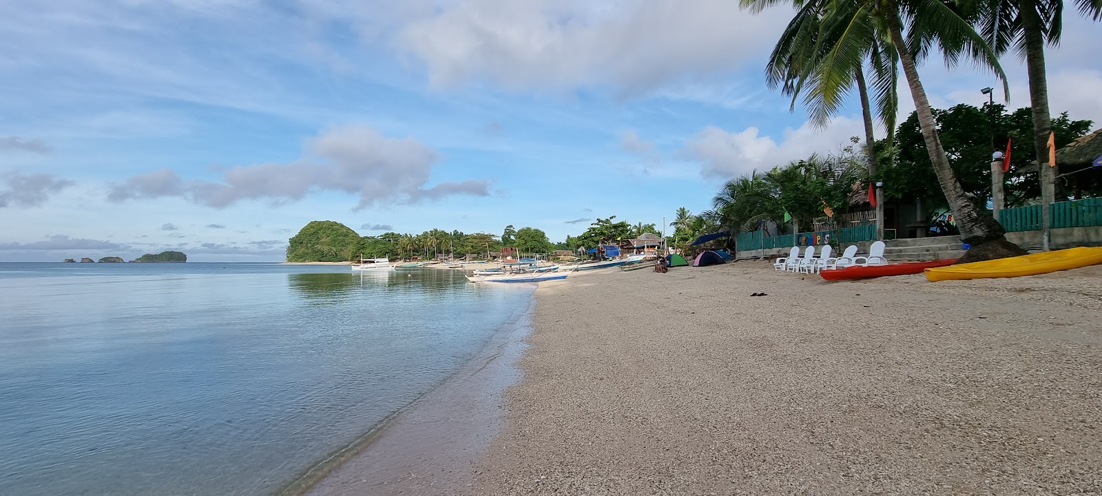 Photo de Arac Beach avec plage spacieuse