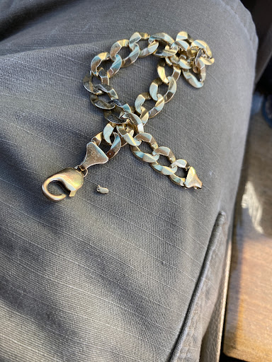 Marsilvia Jewelry Inc sports pe,dentso, 2031 Saxon Blvd # 110, Deltona, FL 32725, USA, 