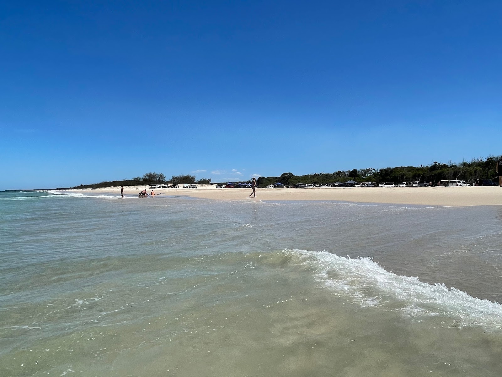 Fotografija Mermaid Lagoon Beach z svetel pesek površino
