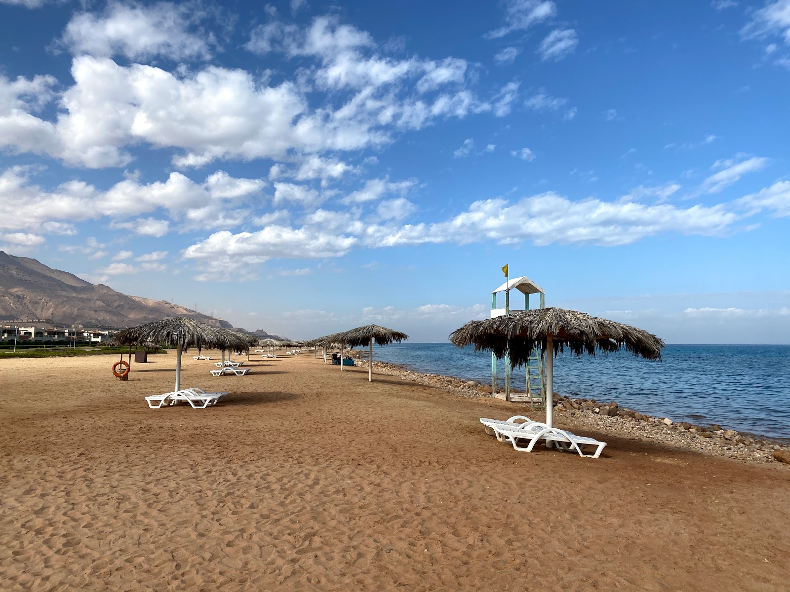 La Vista Beach的照片 带有米色沙子与岩石表面