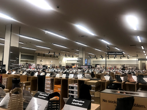 Shoe Store «DSW Designer Shoe Warehouse», reviews and photos, 300 E Colorado Blvd #250, Pasadena, CA 91101, USA