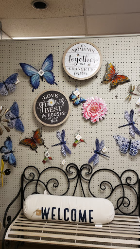 Shopping Mall «Town Peddler Craft and Antique Mall», reviews and photos, 35323 Plymouth Rd, Livonia, MI 48150, USA