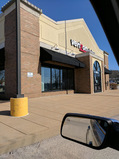 Cell Phone Store «Verizon», reviews and photos, 13965 Manchester Rd, Ballwin, MO 63011, USA