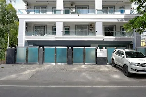 BedChambers Serviced Apartments, MG Road image