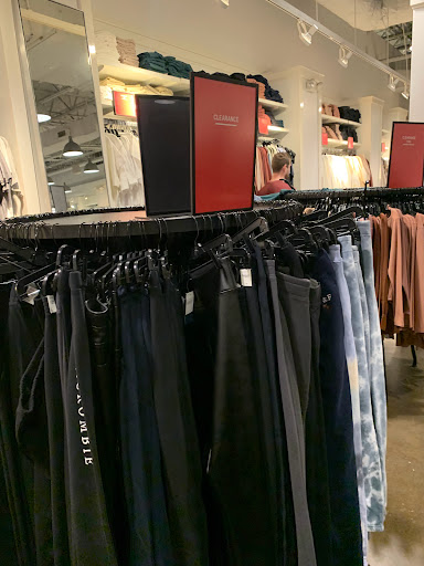 Clothing Store «Abercrombie & Fitch», reviews and photos, 651 Kapkowski Rd, Elizabeth, NJ 07201, USA