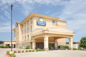 Days Inn & Suites by Wyndham Russellville image