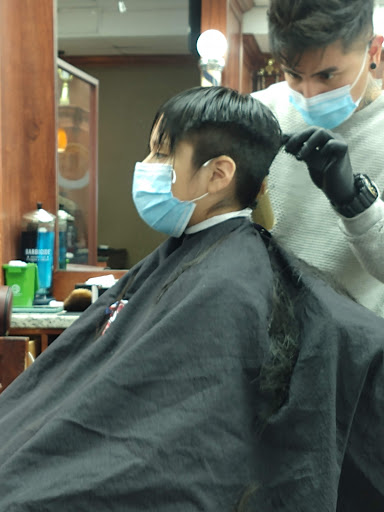 Barber Shop «Famous Fadez Schaumburg», reviews and photos, 853 E Algonquin Rd, Schaumburg, IL 60173, USA