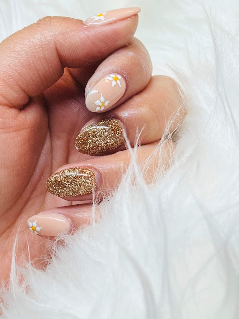 Flora Nails 98036