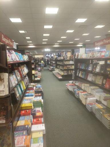 Book Store «Barnes & Noble», reviews and photos, 4935 S 76th St, Greenfield, WI 53220, USA