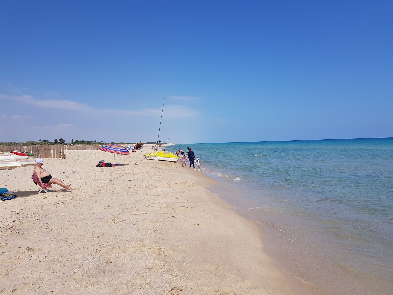 Foto de Plage de Tazarka área de comodidades