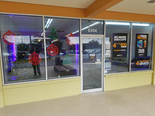 Cell Phone Store «MetroPCS Authorized Dealer -TMW», reviews and photos, 9354 Oakhurst Rd, Seminole, FL 33776, USA