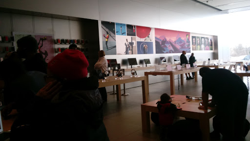 Computer Store «Apple Eton», reviews and photos, 28849 Chagrin Blvd, Woodmere, OH 44122, USA