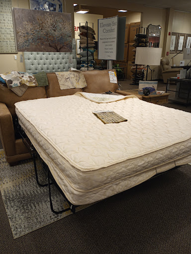 Furniture Store «La-Z-Boy Furniture Galleries», reviews and photos, 11625 S Orange Blossom Trail, Orlando, FL 32837, USA