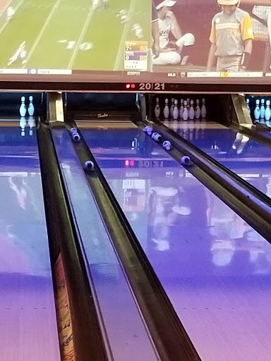 Bowling Alley «Bowlero Naperville», reviews and photos, 1515 Aurora Ave, Naperville, IL 60540, USA