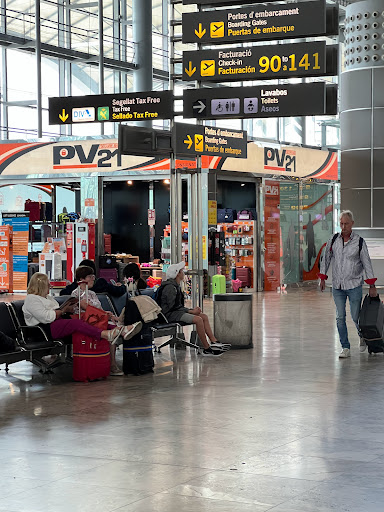 Consigna & Tienda del Viajero / Left Luggage & travel shop Alicante