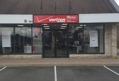 Cell Phone Store «Verizon Wireless Halifax MA», reviews and photos, 300 Plymouth St, Halifax, MA 02338, USA