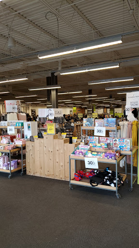 Shoe Store «DSW Designer Shoe Warehouse», reviews and photos, 3635 28th St SE, Grand Rapids, MI 49512, USA