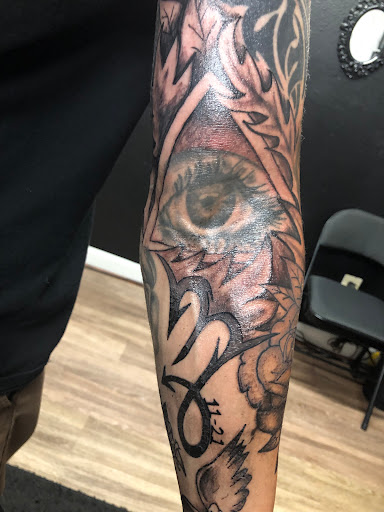 Explore filipino flag tattoo ideas, creative tattoo ideas in Stafford, available at Tattooz By King