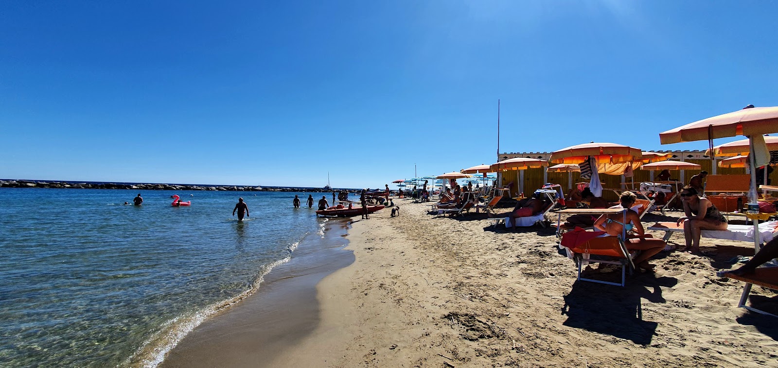 Foto von San Pancrazio beach mit viele kleine buchten