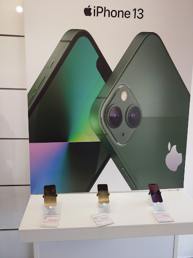 Cell Phone Store «T-Mobile», reviews and photos, 1920 Crest View Dr, Hudson, WI 54016, USA