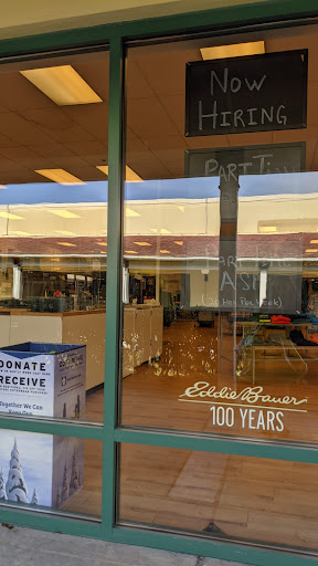 Clothing Store «Eddie Bauer Outlet», reviews and photos, 230 Outlet Village Blvd, Lebanon, TN 37090, USA