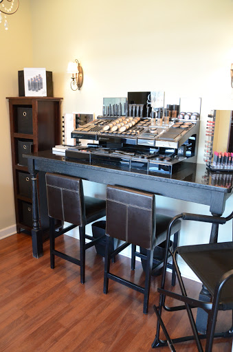 Beauty Salon «Divas Salon & Spa», reviews and photos, 707 W Jefferson St, Shorewood, IL 60404, USA