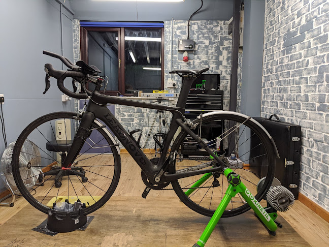 Vankru Performance Cycling: Bike Fit Studio - Physical therapist