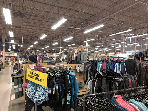 Camping Store «REI», reviews and photos, 17W160 W 22nd St, Oakbrook Terrace, IL 60181, USA