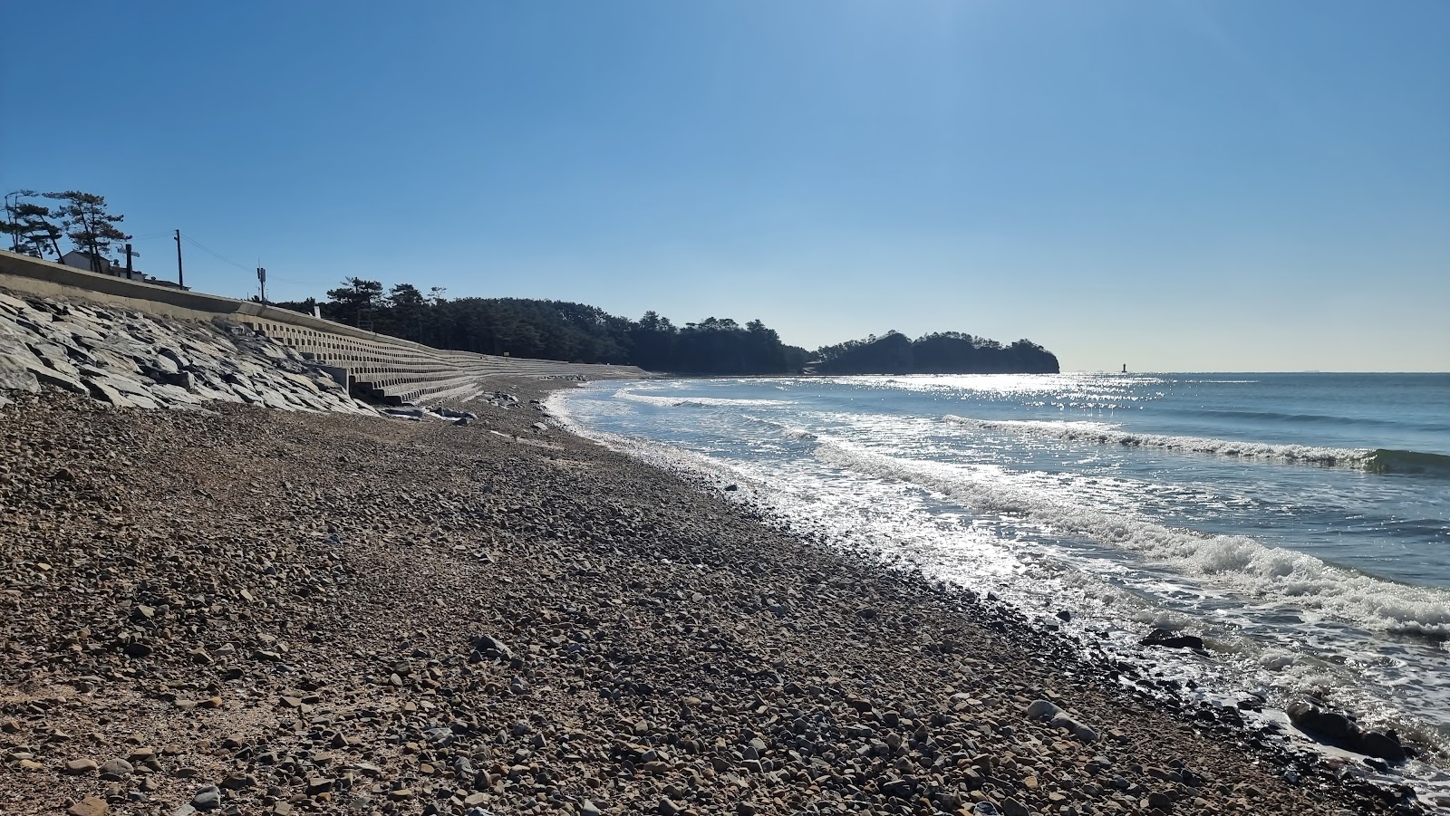 White sand Beach'in fotoğrafı - rahatlamayı sevenler arasında popüler bir yer