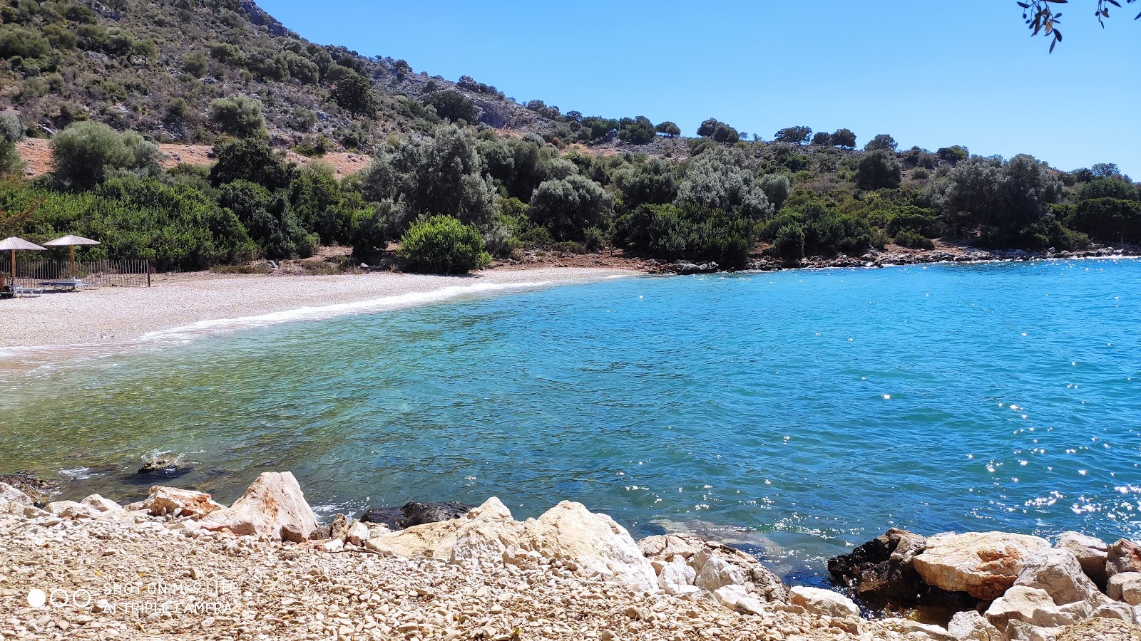 Foto af Paliourias beach faciliteter område