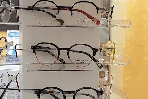 New Optikal - Mon Opticien à Saint Pol sur Mer | Lunettes | Lentilles | Solaires | Contrôle Visuel image