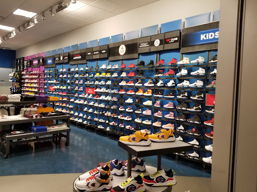 Shoe Store «Foot Locker», reviews and photos, 1394 Spring Hill Ring Rd, Dundee Township, IL 60118, USA