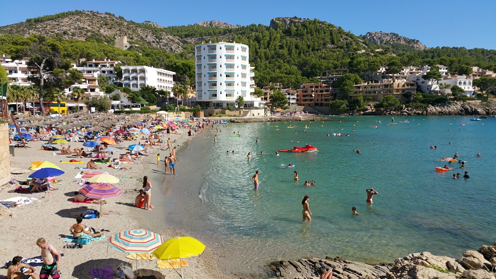 Foto van Platja de Sant Elm en de nederzetting