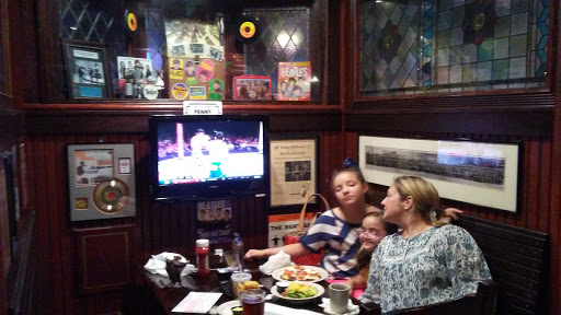 Pub «Mad Dogs British Pub Riverwalk», reviews and photos, 123 Losoya St #19, San Antonio, TX 78205, USA