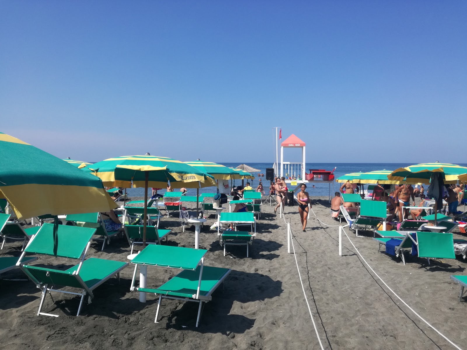 Foto von Bagnara di CastelVolturno Beach mit lange, gerade küste