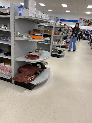 Thrift Store «Goodwill Donation Center», reviews and photos