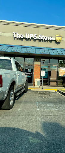 Shipping and Mailing Service «The UPS Store», reviews and photos, 6661 Dixie Hwy Ste 4, Louisville, KY 40258, USA