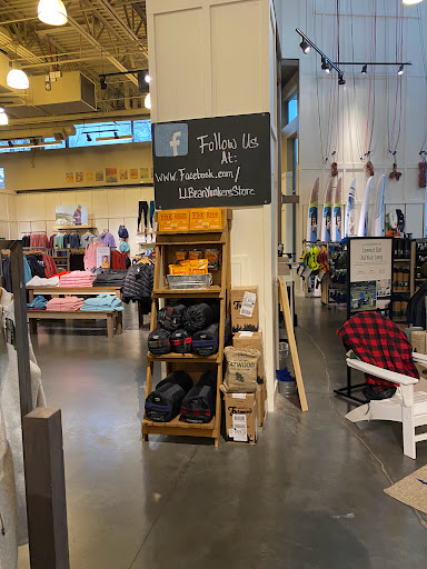 Clothing Store «L.L. Bean», reviews and photos, 1 Ridge Hill Boulevard, Yonkers, NY 10710, USA