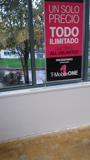 Cell Phone Store «T-Mobile», reviews and photos, 3 Everett St, Revere, MA 02151, USA