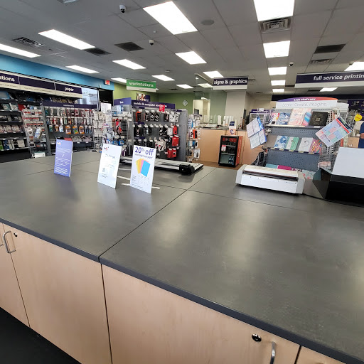 Print Shop «FedEx Office Print & Ship Center», reviews and photos, 393 W Shaw Ave a, Clovis, CA 93612, USA