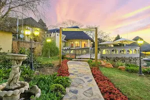 Beverly Hills Lodge image