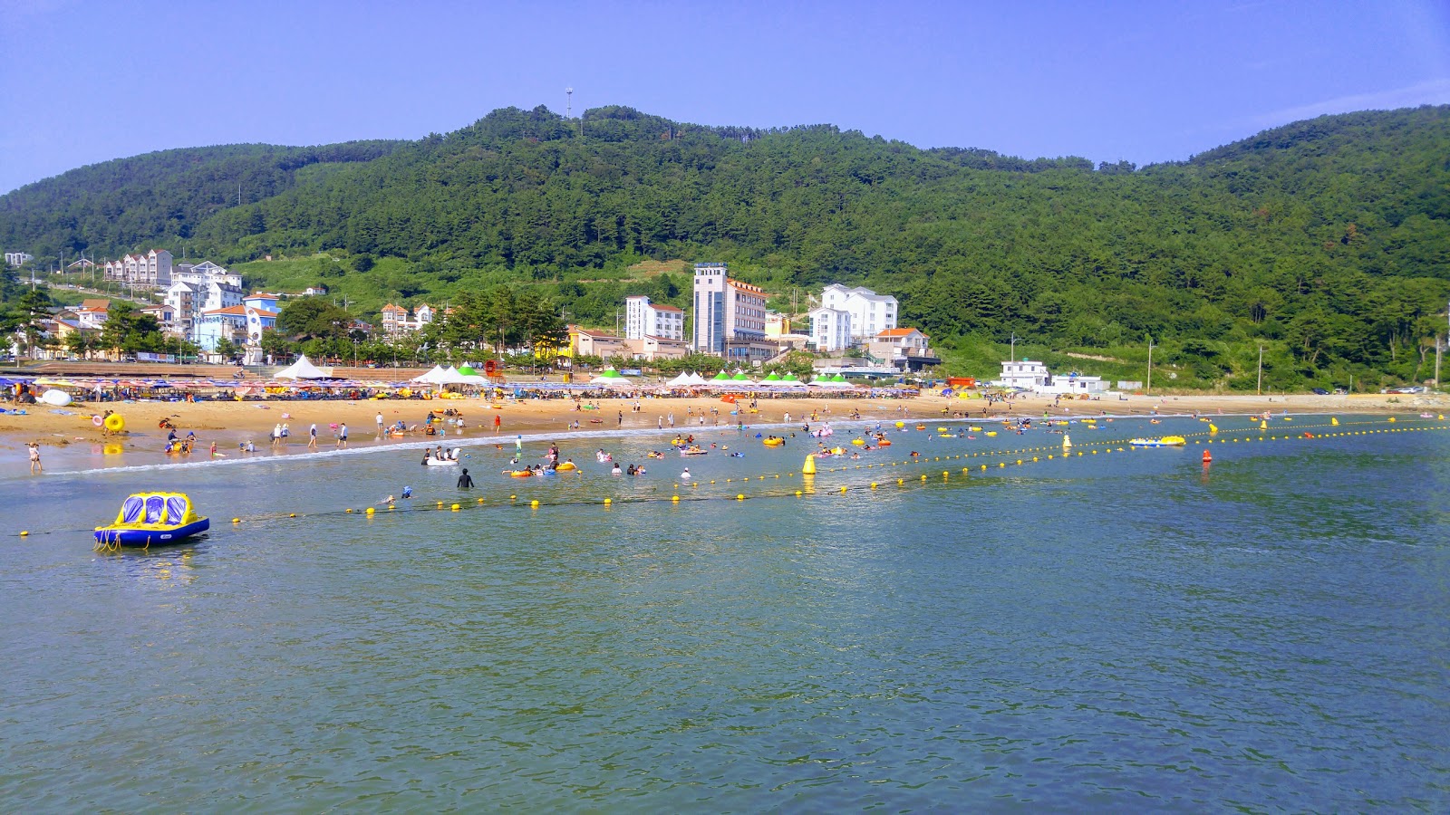 Foto van Wahyeon Beach met gemiddeld niveau van netheid