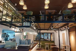 Café Moderno image