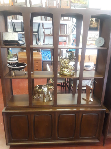 Furniture Store «San Antonio Furniture Finders», reviews and photos, 617 Fredericksburg Rd, San Antonio, TX 78201, USA