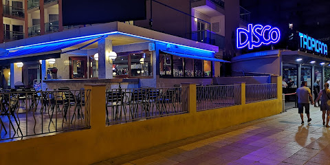 Restaurant Maui Beach Club - Carrer dels Pins, 33, 08380 Malgrat de Mar, Barcelona, Spain