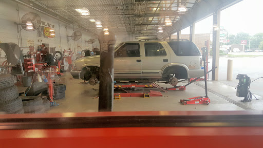 Tire Shop «Discount Tire», reviews and photos, 5505 South La Grange Road, Countryside, IL 60525, USA
